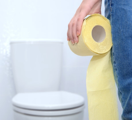 Nên rèn cho cơ thể thói quen đi đại tiện vào mỗi buổi sáng sớm.